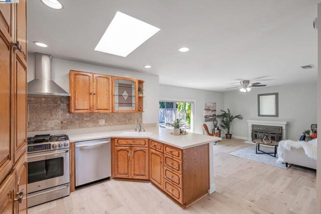 36339 Beech Pl, Newark CA: https://media.crmls.org/mediaz/d0787fcd-e981-419d-84a4-f7ef8920d4be.jpg