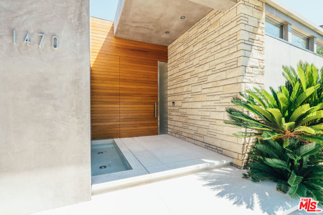 1470 CARLA, Beverly Hills CA: https://media.crmls.org/mediaz/d078a92c-2dd6-4b69-8c41-d6374cb290c0.jpg