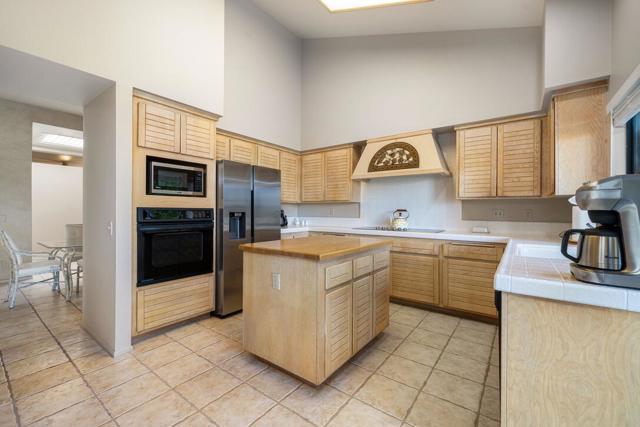 80393 Pebble Beach, La Quinta CA: https://media.crmls.org/mediaz/d079c717-0d85-433d-9d23-4c688d61e74b.jpg