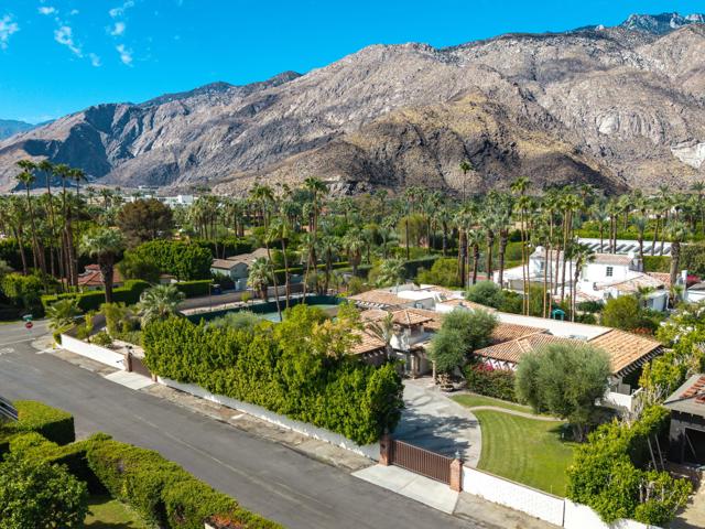 835 N Avenida Palmas, Palm Springs, CA 92262