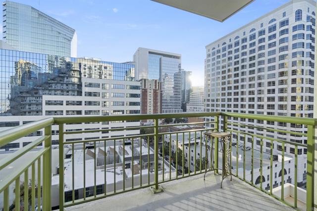 1240 India St, San Diego CA: https://media.crmls.org/mediaz/d07ad420-825b-4f71-b4e2-73f25cf12f68.jpg