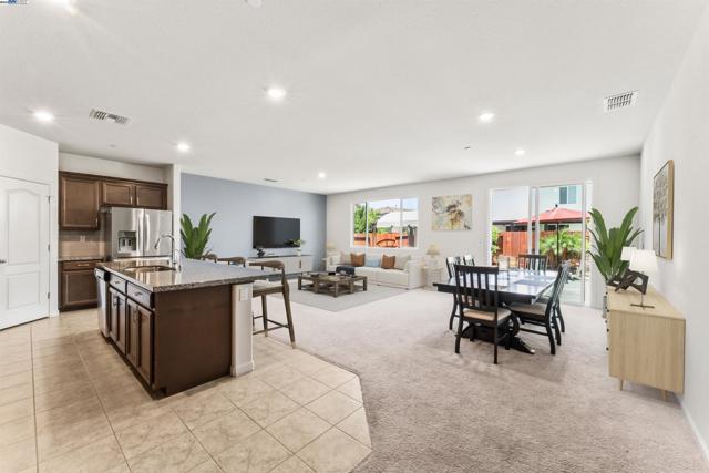 323 Sacramento St, Lathrop CA: https://media.crmls.org/mediaz/d07b84a5-d8c4-404f-aedc-bdbb122890b2.jpg