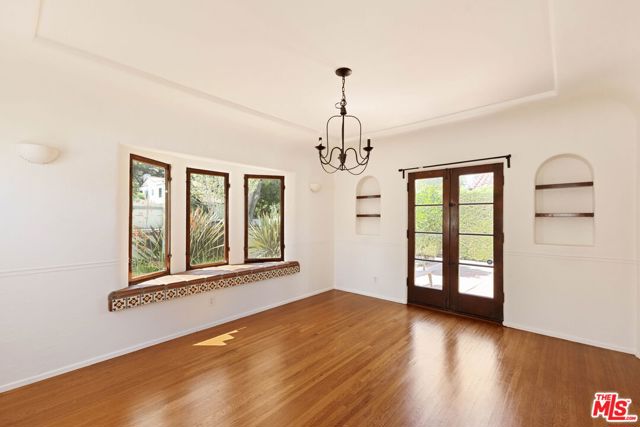 112 N Valley Street, Burbank CA: https://media.crmls.org/mediaz/d07b9a6d-b866-4473-89bb-045c92a4209e.jpg