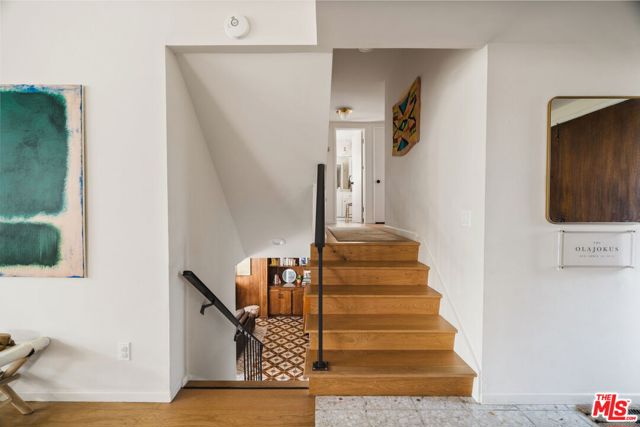 4748 Round Top Drive, Los Angeles CA: https://media.crmls.org/mediaz/d07bc9e8-adda-4cf1-ada2-2c00b2c2b888.jpg