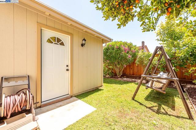 33036 Soquel St, Union City CA: https://media.crmls.org/mediaz/d07c309e-52ff-45c5-b2dc-f091b6221443.jpg