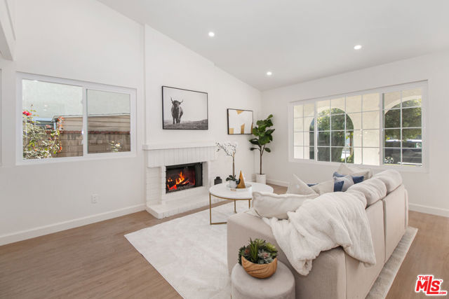 2593 Sunnydale Drive, Duarte CA: https://media.crmls.org/mediaz/d07ce325-5ba4-4462-8faf-4d0cf283e6e5.jpg