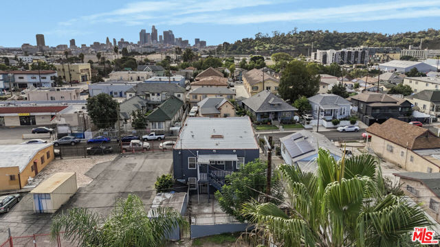 120 N Avenue 25, Los Angeles CA: https://media.crmls.org/mediaz/d07e63b4-1f3c-42fc-9b95-131344ed90a9.jpg