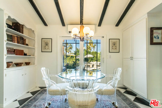 148 W Camino Descanso, Palm Springs, CA 92264