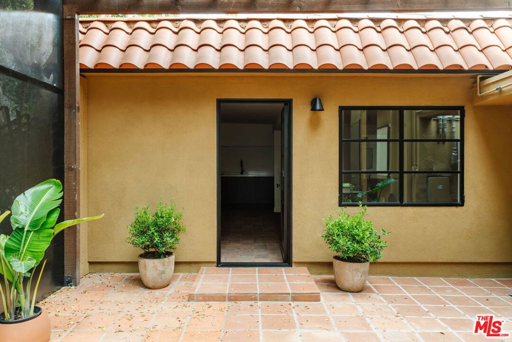 1/2 N Harper Avenue