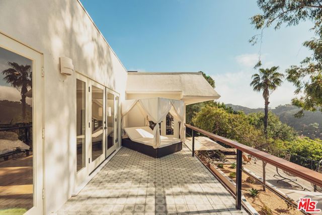 Drew Fenton | 2533 La Condesa Drive Los Angeles CA | MLS: 7120110