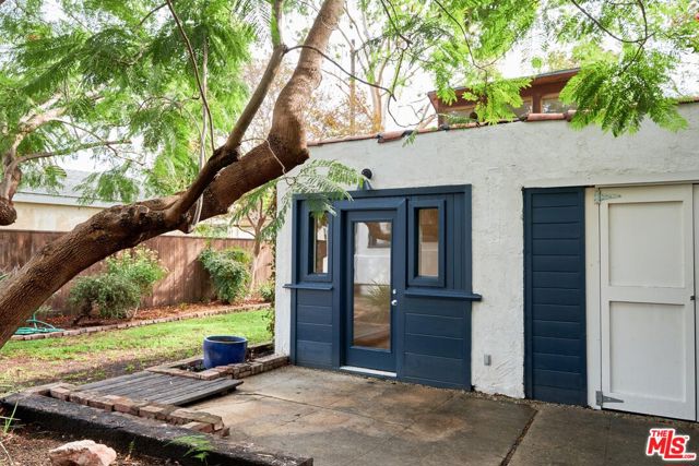 9030 Carson Street, Culver City CA: https://media.crmls.org/mediaz/d07f6099-a600-4320-bed4-f143da9cba08.jpg