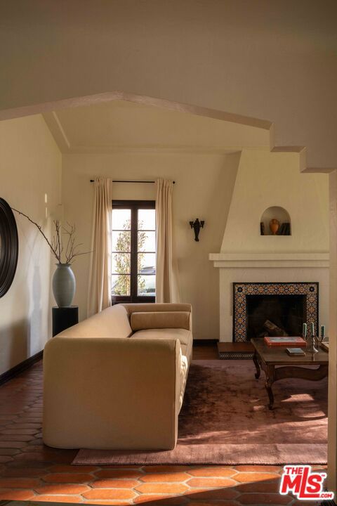 4331 4th Avenue, Los Angeles CA: https://media.crmls.org/mediaz/d07fc8bf-3d94-4617-9a9a-6907f9186cf1.jpg
