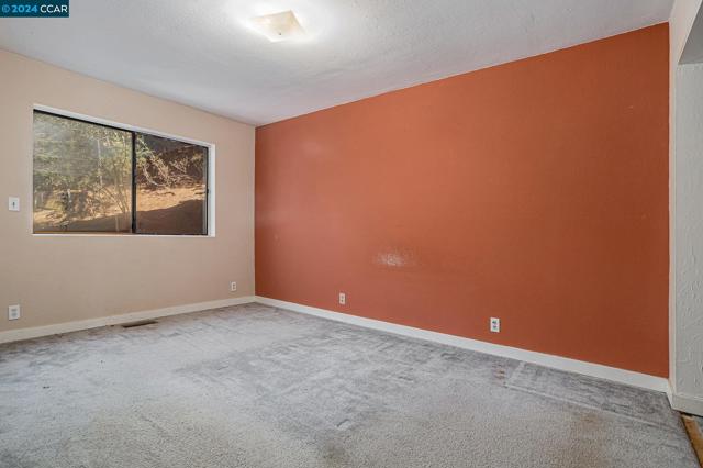 Image 9 of 30 For 5860 Leona St