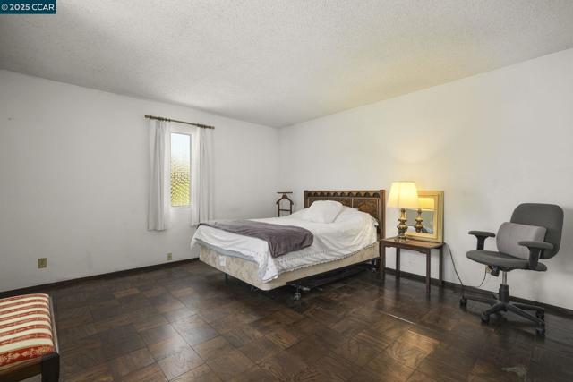 2054 Newton Way, Concord CA: https://media.crmls.org/mediaz/d080bfac-53b0-421e-86ee-1581cc40295e.jpg