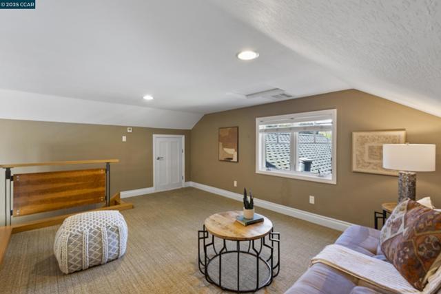 350 Pine Creek Rd, Walnut Creek CA: https://media.crmls.org/mediaz/d0817304-25cd-4727-ad6e-1ce88c179f41.jpg