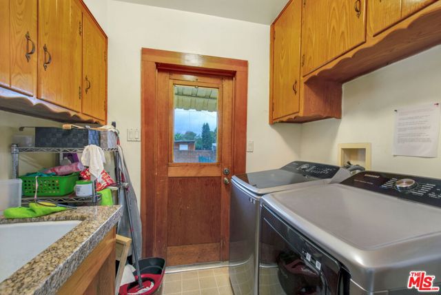 7231 Vanalden Avenue, Reseda CA: https://media.crmls.org/mediaz/d081cf02-cf4b-4a94-8338-a18bffd02291.jpg