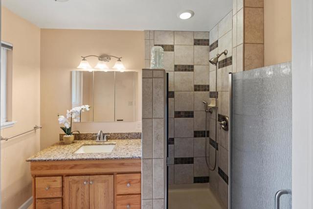 19060 Oak Heights Drive, Salinas CA: https://media.crmls.org/mediaz/d081f622-7327-4c34-9815-ac1af451ebd3.jpg