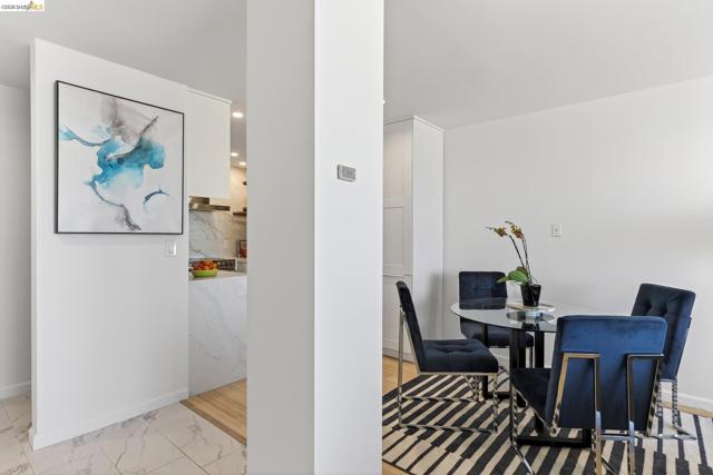 565 Bellevue Ave, Oakland CA: https://media.crmls.org/mediaz/d082bd0e-7357-488b-b509-2e41649b20a7.jpg