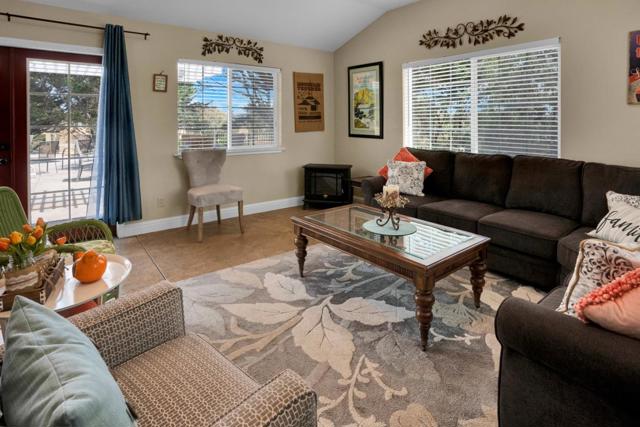 3225 Hillman Lane, Royal Oaks CA: https://media.crmls.org/mediaz/d0835367-1121-4373-88d8-980675dae286.jpg