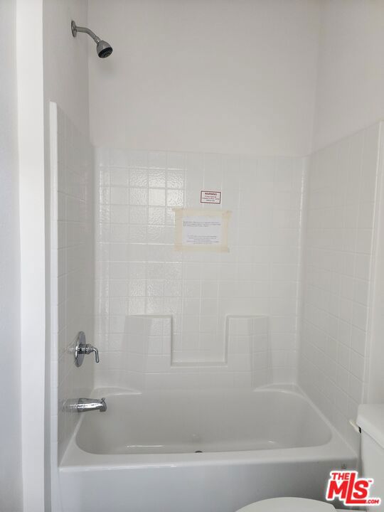 17650 Grand Avenue, Lake Elsinore CA: https://media.crmls.org/mediaz/d0836d1d-2050-406b-bb24-aec432d11e5f.jpg
