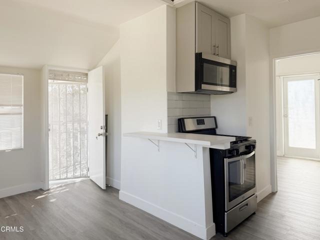 Detail Gallery Image 7 of 13 For 1827 Santa Ynez St #F,  Los Angeles,  CA 90026 - 1 Beds | 1 Baths