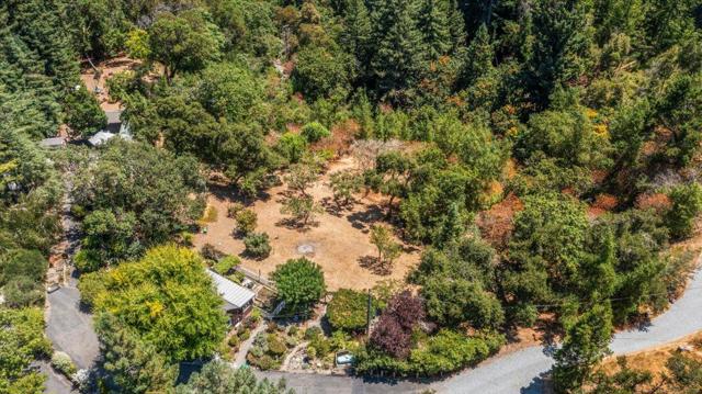 22196 Summit Road, Los Gatos CA: https://media.crmls.org/mediaz/d0842fc9-c47a-4414-a519-ce5839df19da.jpg