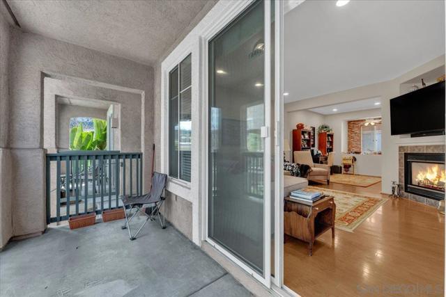 938 Camino De La Reina, San Diego CA: https://media.crmls.org/mediaz/d085481f-26c2-44f0-8bfa-d6eb81d1835d.jpg