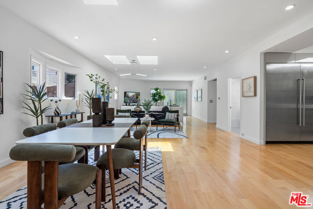 321 S Linden Drive, Beverly Hills CA: https://media.crmls.org/mediaz/d085d336-d8a1-4f6a-a857-40c117c4b10f.jpg