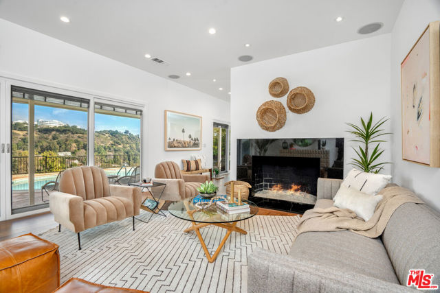 968 Kenfield Avenue, Los Angeles CA: https://media.crmls.org/mediaz/d085e5f6-03f0-4ddd-b68a-3f98c43ca50f.jpg