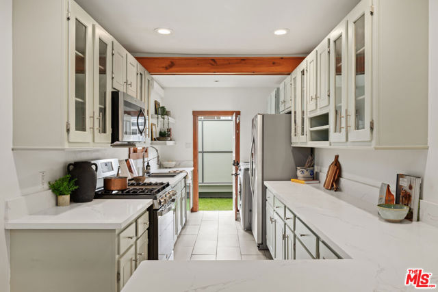 919 Venezia Avenue, Venice CA: https://media.crmls.org/mediaz/d085ea74-dc87-4439-a555-5d41f6eee67f.jpg
