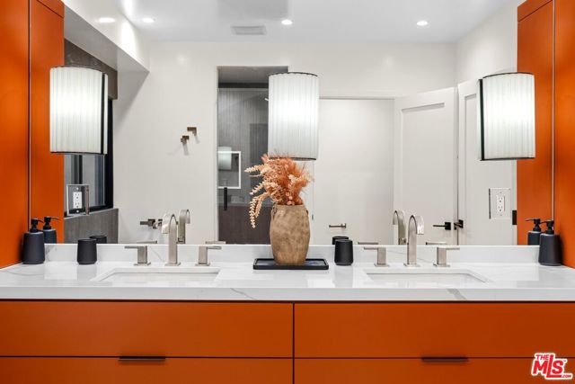 913 913 1/2 N Beverly Glen Boulevard, Bel Air CA: https://media.crmls.org/mediaz/d086168b-7ffd-4e52-aee4-c432fe930a96.jpg