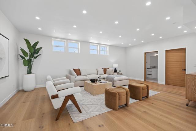 2407 Sunset Drive, Ventura CA: https://media.crmls.org/mediaz/d086a9af-c992-4244-b289-23bd225e9515.jpg