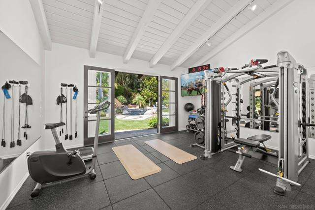 5354 El Camino Del Norte, Rancho Santa Fe CA: https://media.crmls.org/mediaz/d086ae1f-88cb-4896-9d94-e67d3b272b23.jpg