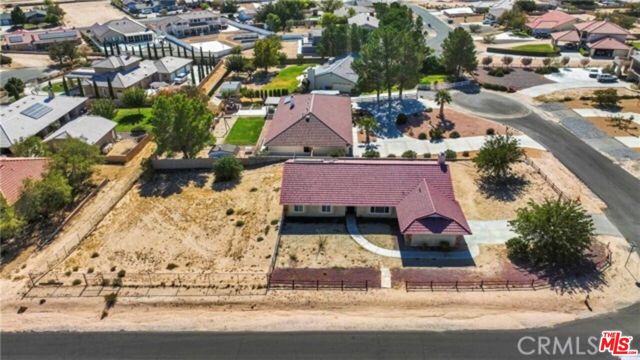 26665 Lakeview Drive, Helendale CA: https://media.crmls.org/mediaz/d0876d8e-b0d5-4301-b2af-2b2db29f0355.jpg