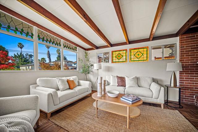 831 Arlington Place, Del Rey Oaks CA: https://media.crmls.org/mediaz/d0879f75-1f95-4506-bcea-eeeee38efa3b.jpg