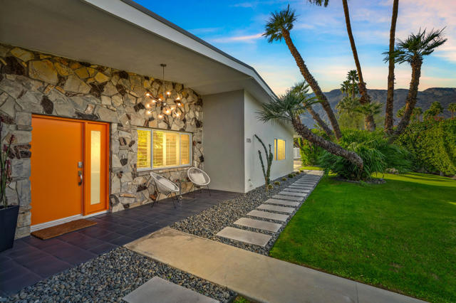 1175 E San Lucas Road, Palm Springs CA: https://media.crmls.org/mediaz/d087b18d-14c8-42aa-ae12-0b34e259759e.jpg
