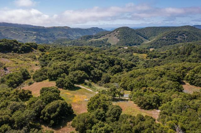 8 Corral Run, Carmel CA: https://media.crmls.org/mediaz/d087b1de-df01-4ec5-8dff-c4273816629b.jpg