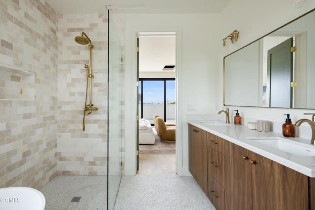 4245 W 62nd Street, Los Angeles CA: https://media.crmls.org/mediaz/d087d384-1059-40a1-a252-760abae5e74e.jpg