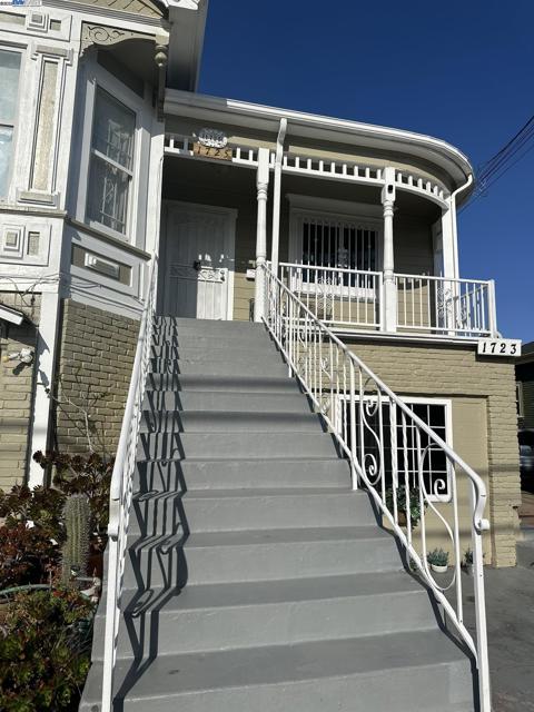 1725 96Th Ave, Oakland CA: https://media.crmls.org/mediaz/d08819d1-32d9-4f4b-96ba-b7c3505e90c5.jpg