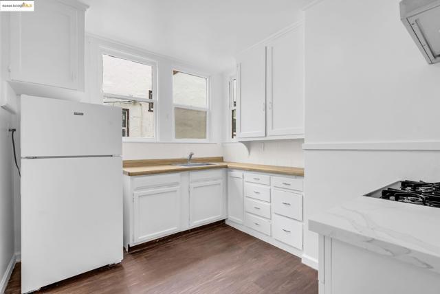 2340 Virginia St, Berkeley CA: https://media.crmls.org/mediaz/d0881c62-efd8-42c3-8d0c-474580f150c2.jpg