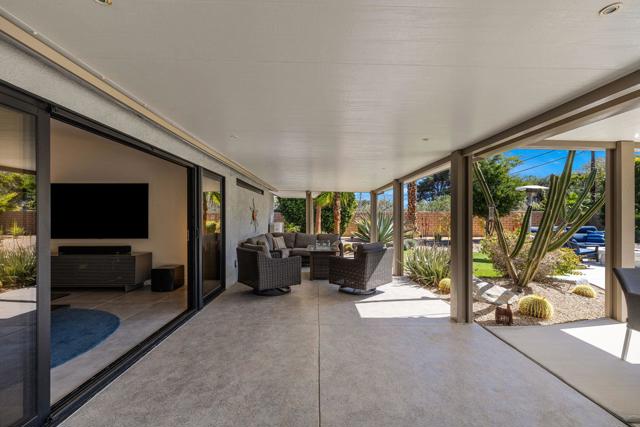 2777 E San Juan Road, Palm Springs CA: https://media.crmls.org/mediaz/d0883c6c-dea5-4a03-a921-982c5010bfde.jpg