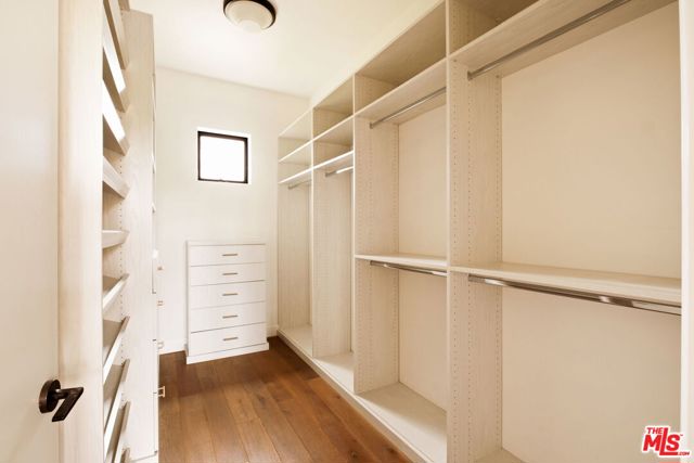 1023 Superba Avenue, Venice CA: https://media.crmls.org/mediaz/d0894443-febd-40bf-ac19-eeb94945d826.jpg