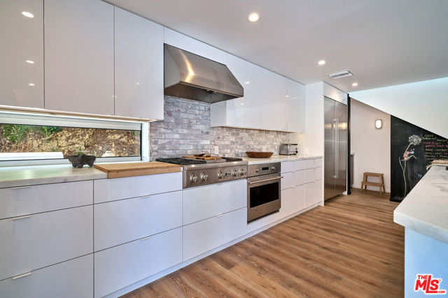 6342 Innsdale Drive, Los Angeles CA: https://media.crmls.org/mediaz/d0899694-4fe3-4fac-a9af-a5d5a12996ae.jpg