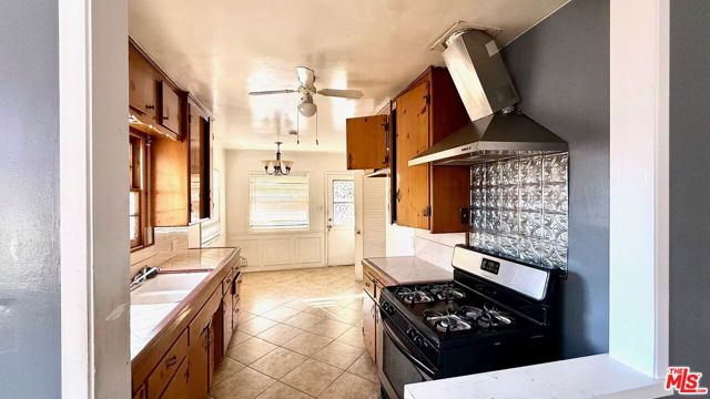 1425 W Marcella Court, Ontario CA: https://media.crmls.org/mediaz/d089d027-1b72-4fb8-9908-c50d784884f8.jpg