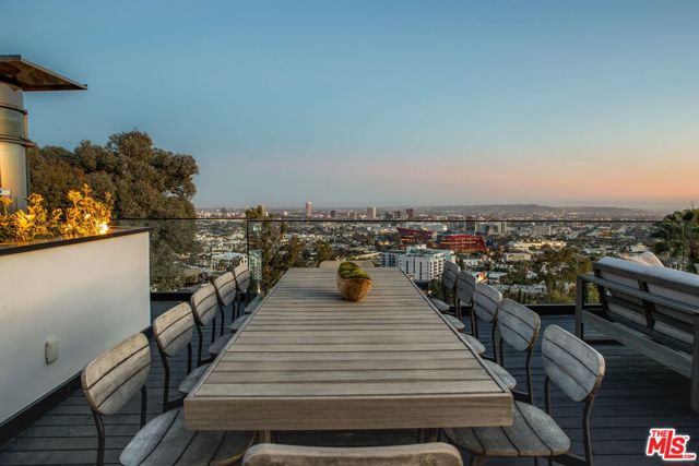 8932 St Ives Drive, Los Angeles CA: https://media.crmls.org/mediaz/d089ef7a-69a5-4039-93ba-81e7cebcb098.jpg