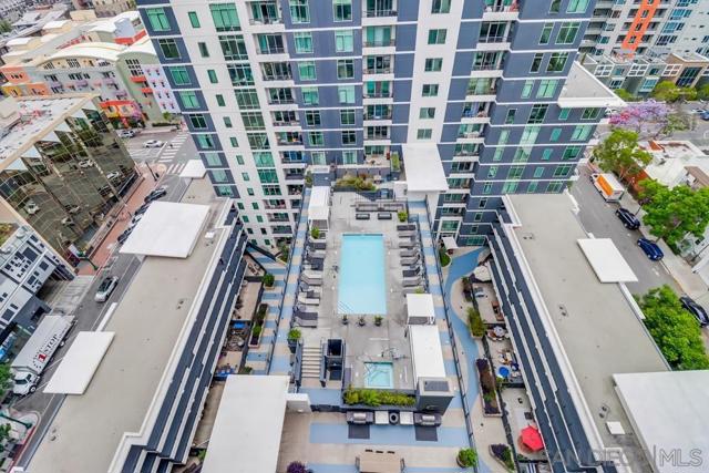 425 W W Beech St, San Diego CA: https://media.crmls.org/mediaz/d08a0d24-58a5-4850-a456-880919a4763b.jpg