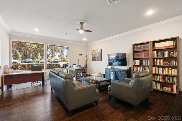 8874 La Jolla Scenic Dr N, La Jolla CA: https://media.crmls.org/mediaz/d08a146a-5fa5-4a3e-915b-55050827e2c7.jpg
