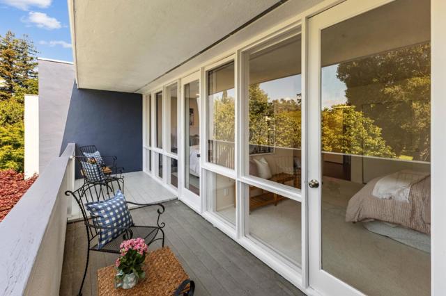 1721 Stone Pine Lane, Menlo Park CA: https://media.crmls.org/mediaz/d08a4719-2860-432e-851e-43acd6934010.jpg