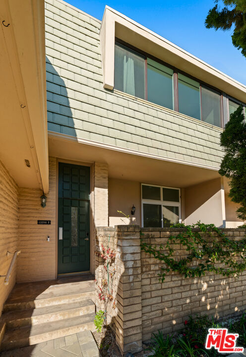 13206 Admiral Avenue, Marina del Rey CA: https://media.crmls.org/mediaz/d08afe52-dbbe-44cd-9110-da78559f0db4.jpg