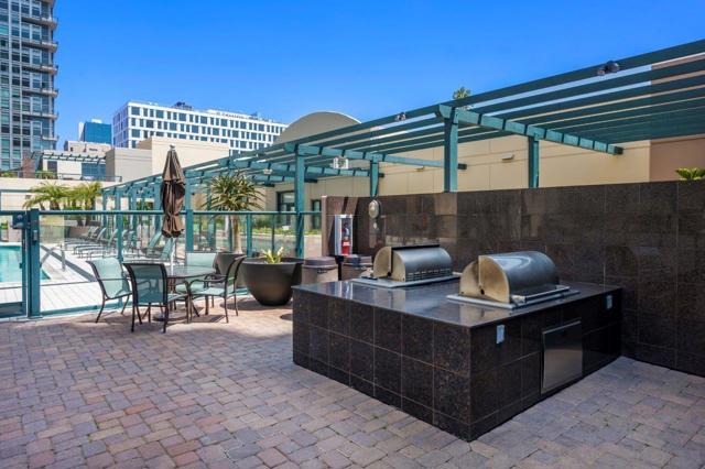 555 Front Street, San Diego CA: https://media.crmls.org/mediaz/d08bddb7-63e6-4da6-9e3e-9dc7663cc961.jpg
